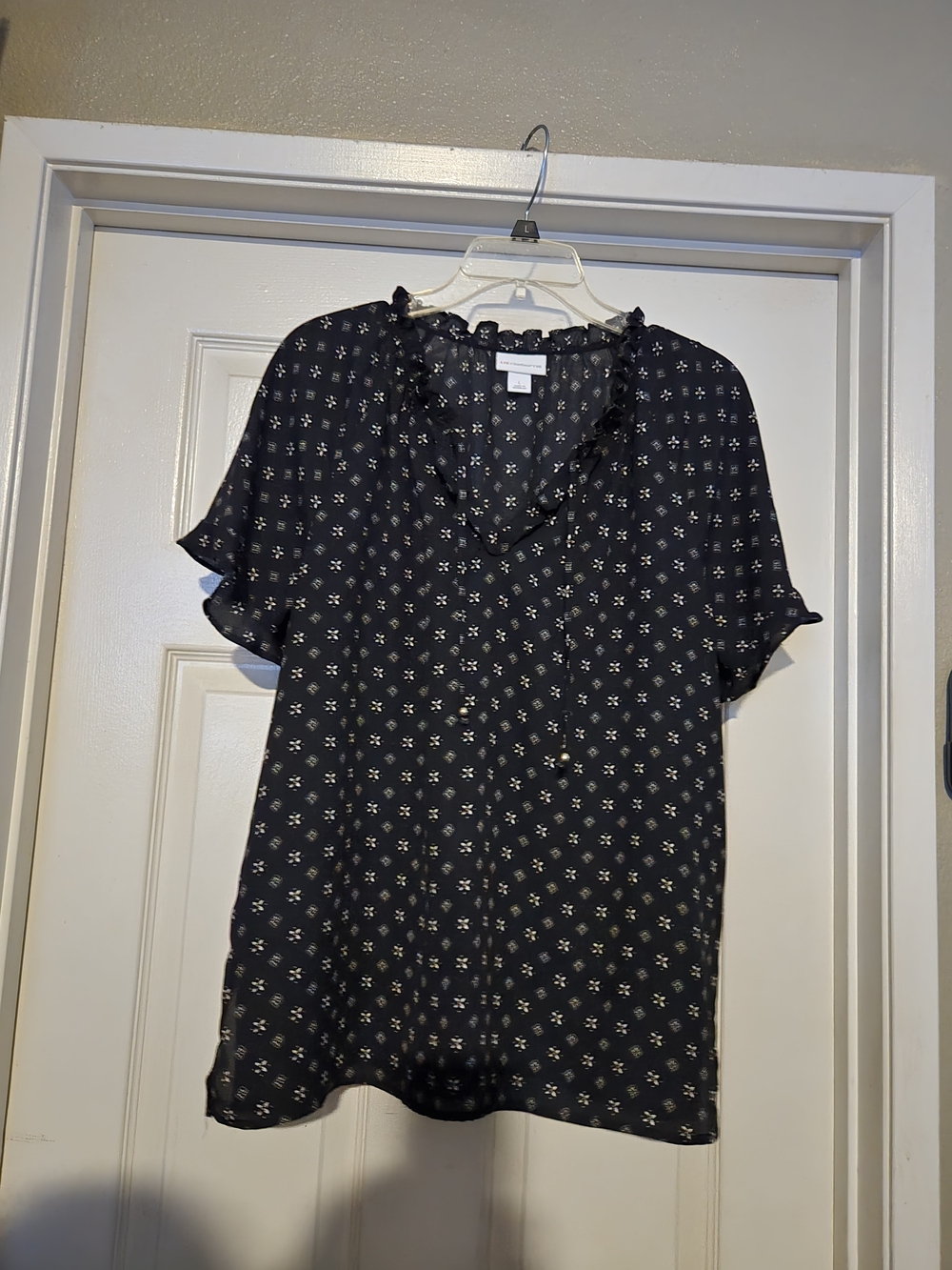 Women's Black Floral Ruffle V-Neck Blouse - Unbranded